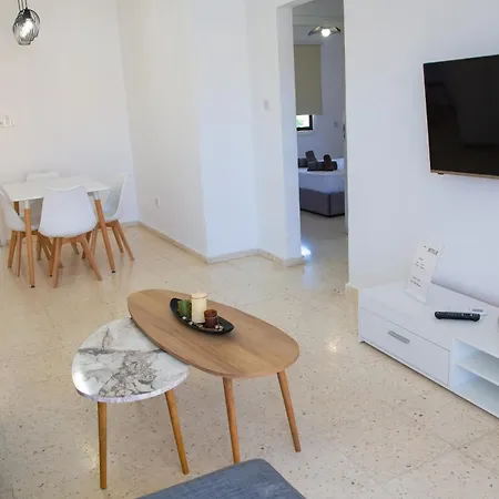 Modern 2Bd Appartment Near Mall- Internet 1Gbps Paphos Exterior photo