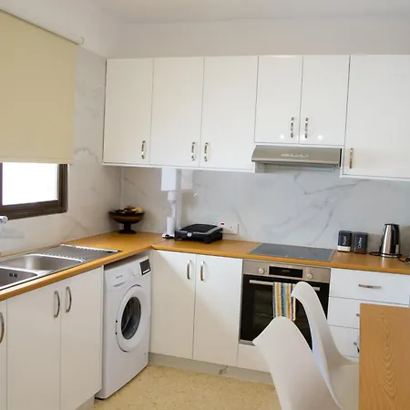 Modern 2Bd Appartment Near Mall- Internet 1Gbps Paphos Exterior photo