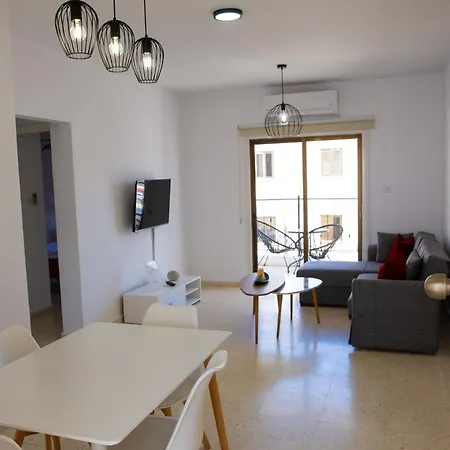 Modern 2Bd Appartment Near Mall- Internet 1Gbps Paphos Exterior photo