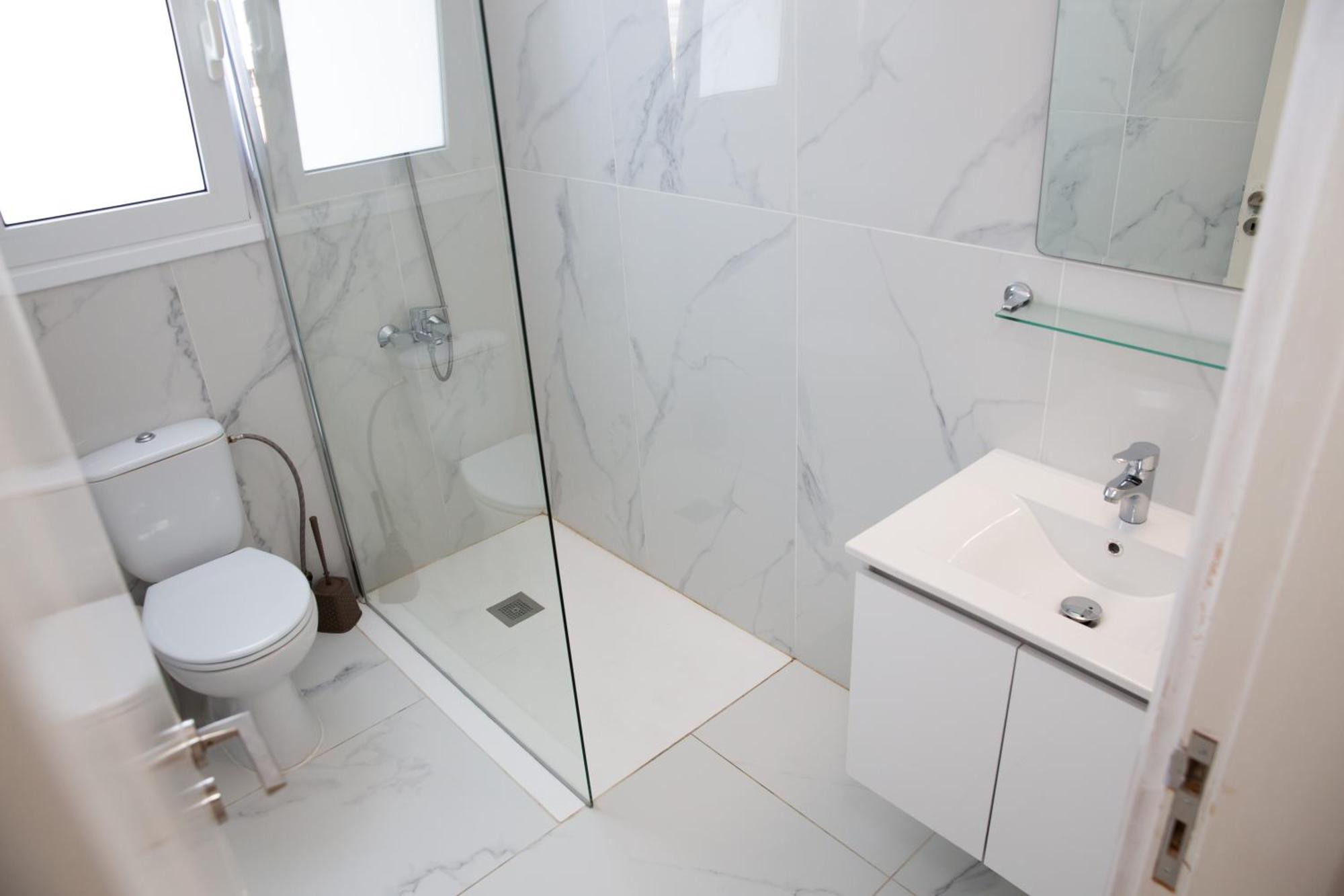 Modern 2bd Near Mall- Internet 1gbps Apartment *
